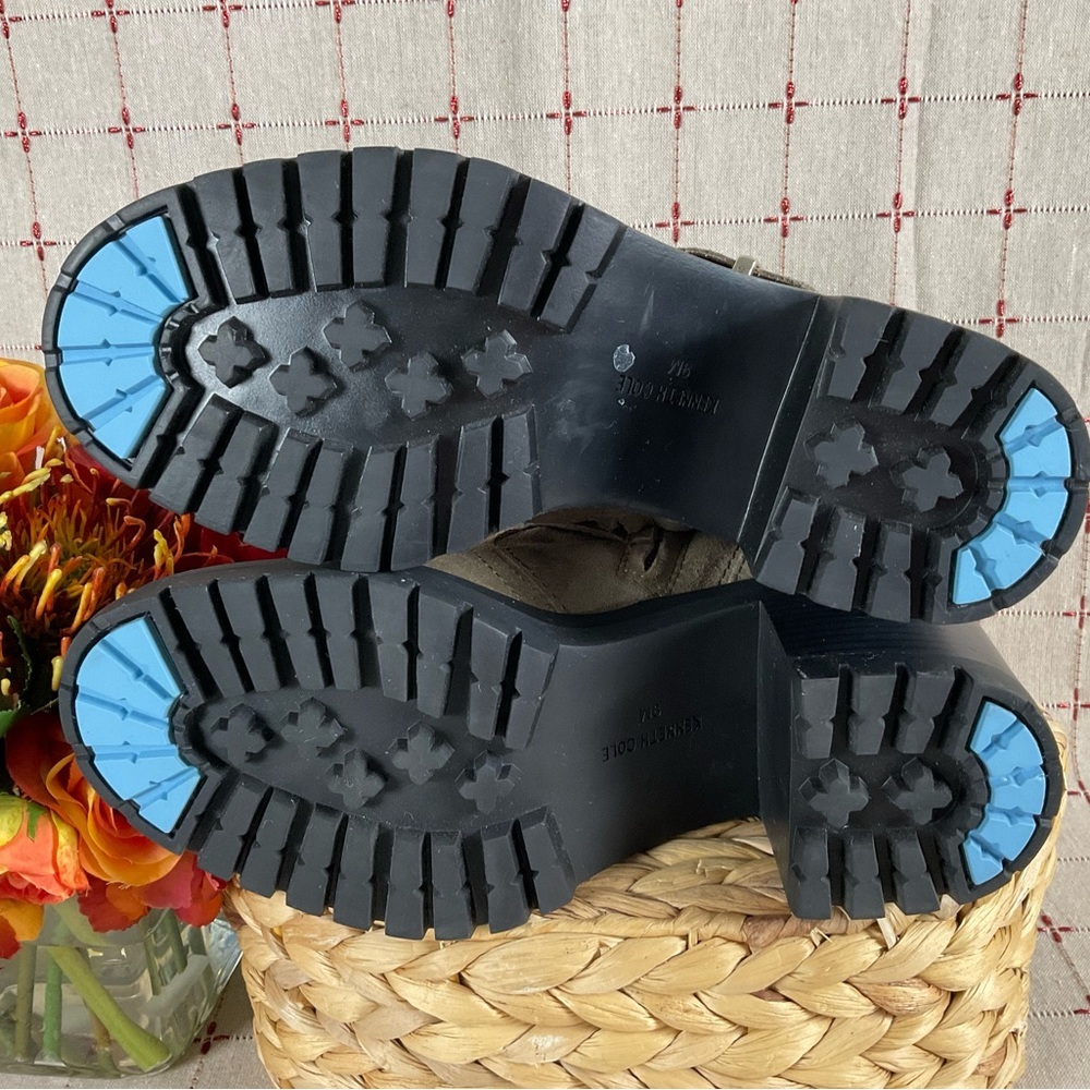 Kenneth Cole “Rhode” Suede Ankle Boots Double Buckle Lug Polar Grip Sole Sz 9 - Picture 5 of 8